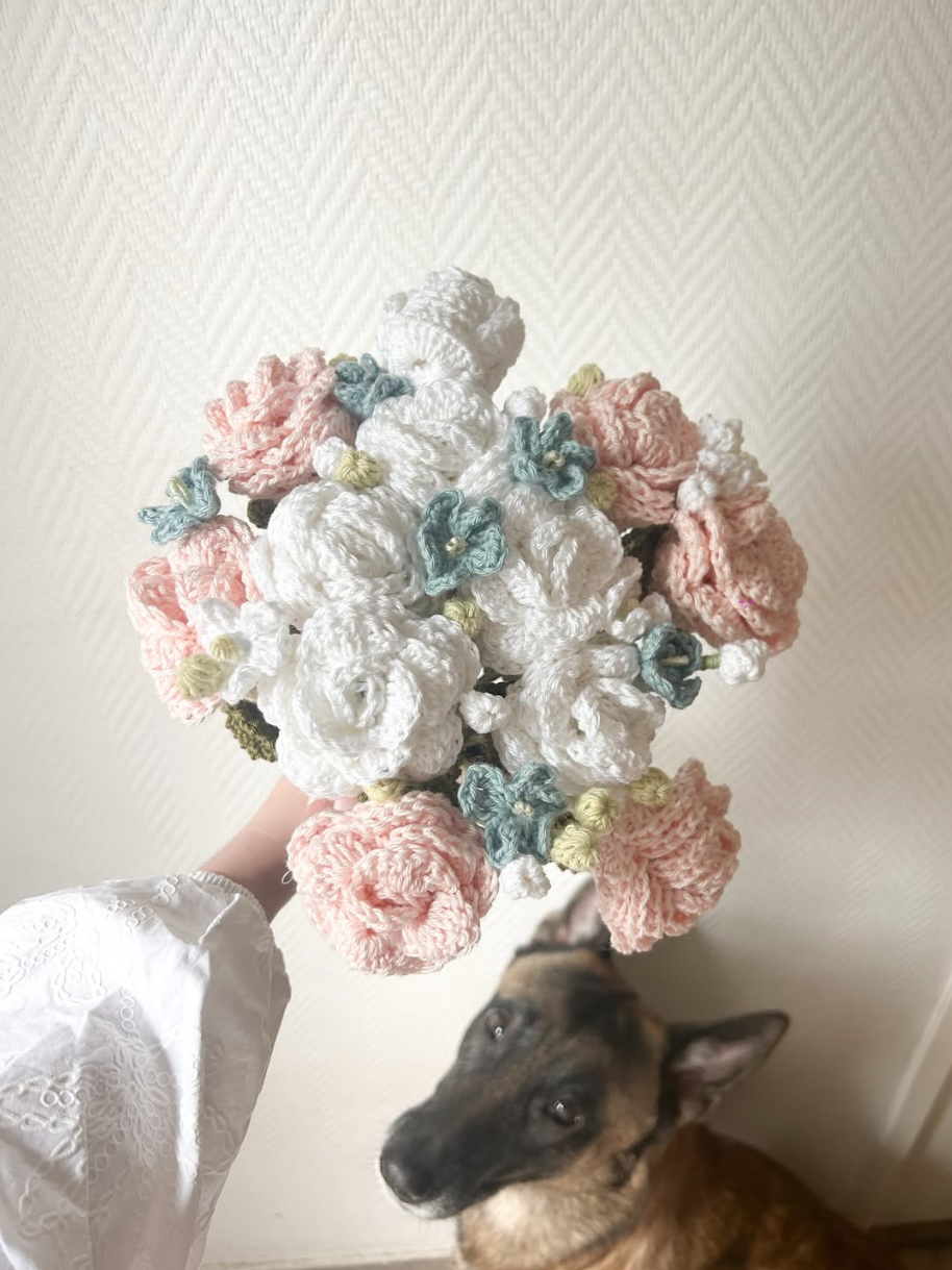 Bouquet de tulipes roses, lilas et blanches au crochet